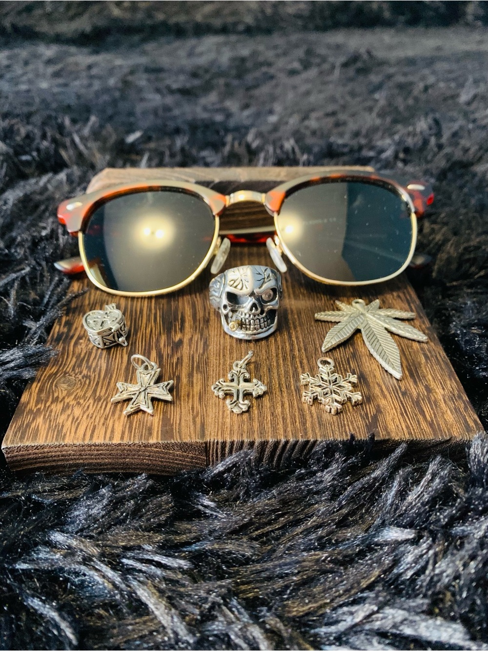 Vintage Y2K Accessory Bundle Includes Skull Ring,5 Pendants,& Pair of Sunglasses